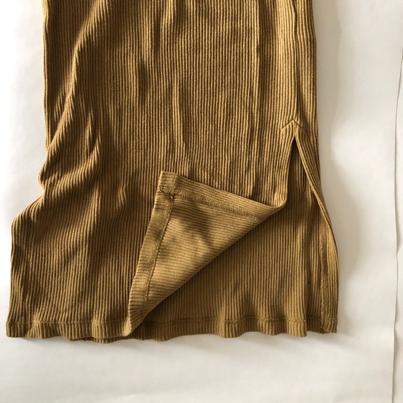 ✨SOLD✨H&M Gold Ribbed Stretch Midi Dress - Picture 3 of 5